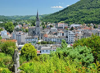 Tour of the Shrine Town in France